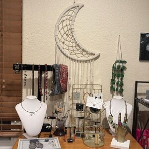 Jen’s Boho Unlisted Jewelry & Beauty & Accessories🌼 Newly Added Gems 💎